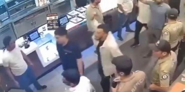 تركيا.. إطلاق سراح 16 هاجموا ستاربكس وبرجر كينج