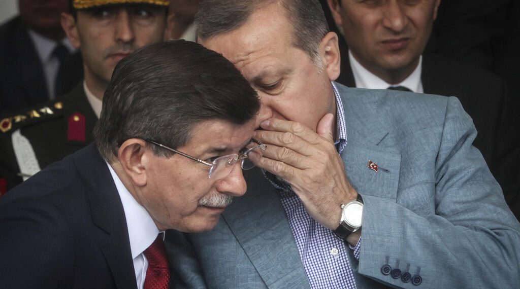 هل يعود داود أوغلو إلى حزب أردوغان؟