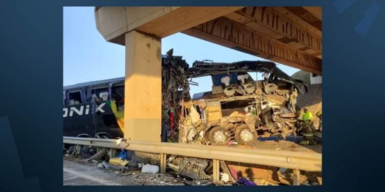 البرازيل.. 10 قتلى و42 جريحا في حادث حافلة سياحية