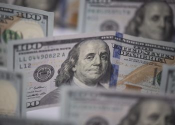 فيتش تتوقع تسجيل الدولار 36 ليرة تركية نهاية العام