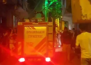 إضرام النيران في منزل به 5 سوريين في ديار بكر