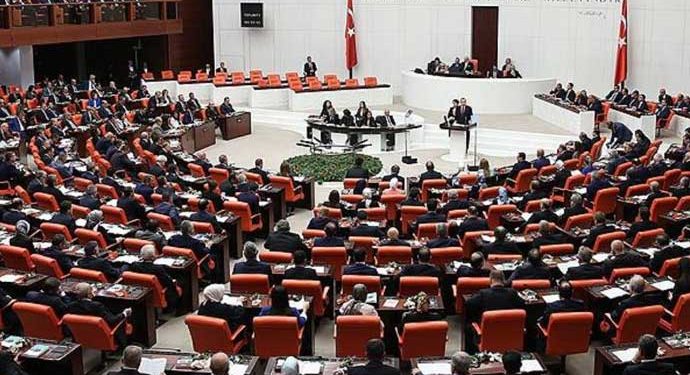 هل يجمع مراد كوروم بين منصبه الوزاري والبرلماني؟