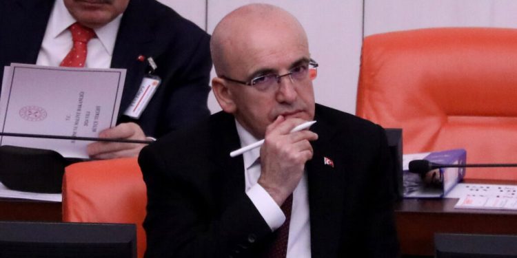 وزير المالية يتوقع زيادة التضخم في تركيا