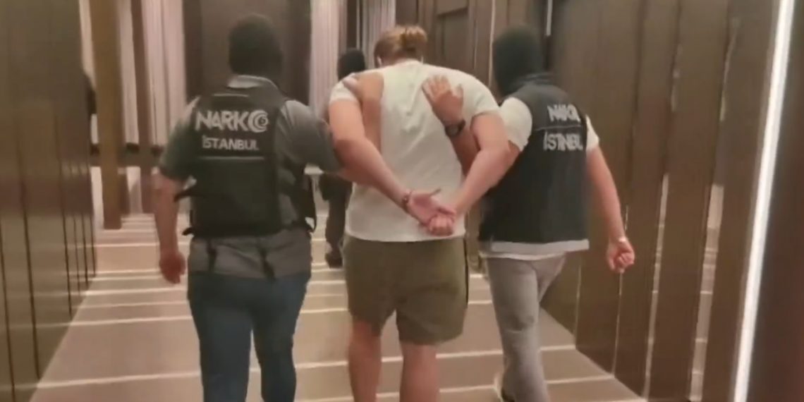 تركيا تعتقل 3 عناصر مافيا أجانب