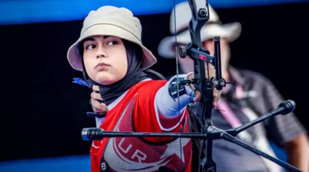 رامية السهام التركية بيرا جوكير تصل إلى ربع نهائي باريس