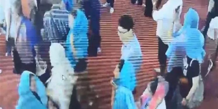 تركيا.. سائح يسرق آخر في جامع السلطان أحمد!