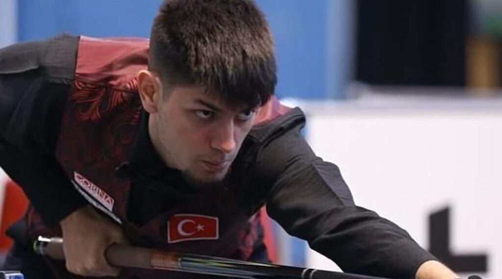 لاعب البلياردو التركي سيمن أوزباش بطلاً للعالم