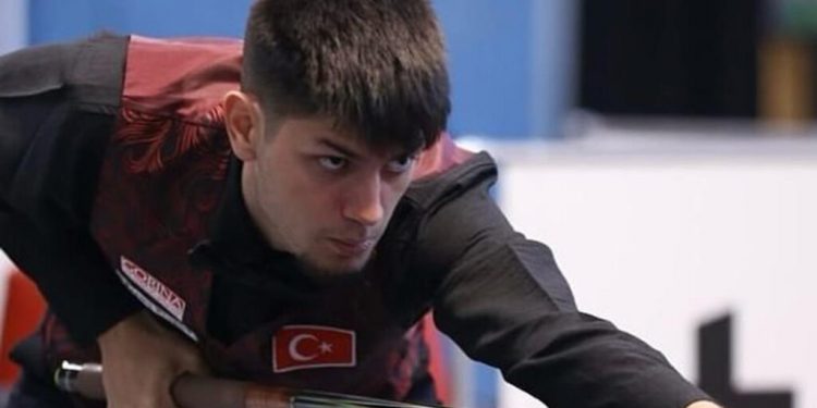 لاعب البلياردو التركي سيمن أوزباش بطلاً للعالم