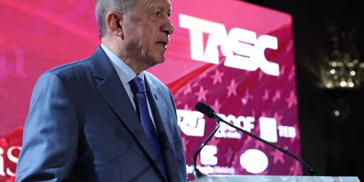 أردوغان: يؤكد تصميم تركيا على الانضمام إلى البريكس