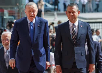 استطلاع: الفجوة تتسع بين الشعب الجمهوري والعدالة والتنمية