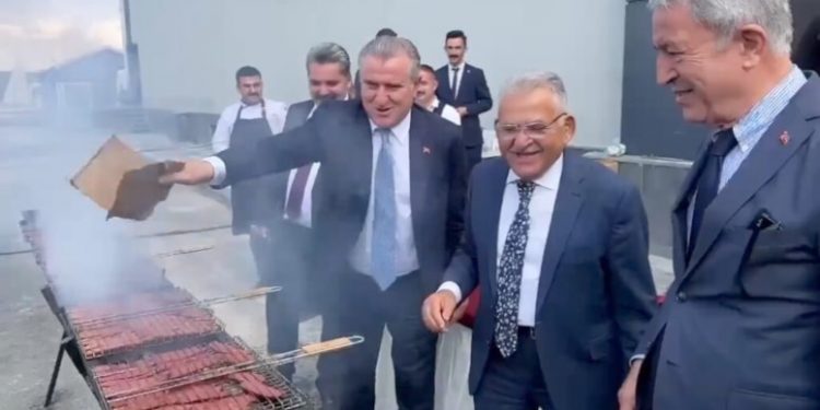 تركيا.. حفل شواء لأعضاء الحزب الحاكم يتسبب في حالة غضب