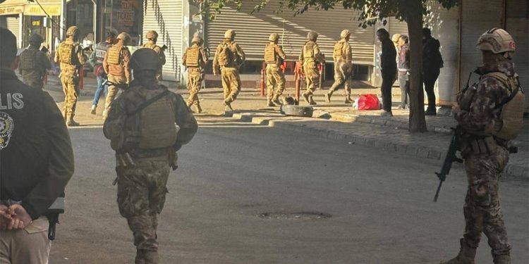 الأمن يداهم مقراً للحزب الكردي في تركيا ويعتقل مسؤولين به