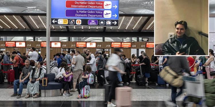 ضابطة شرطة تطلق النار على نفسها في مطار إسطنبول!