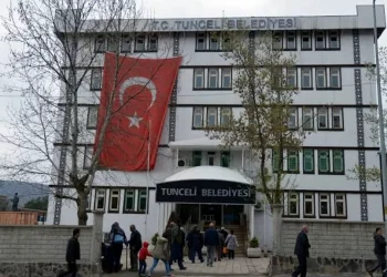 عزل عمدتين آخرين في تركيا!