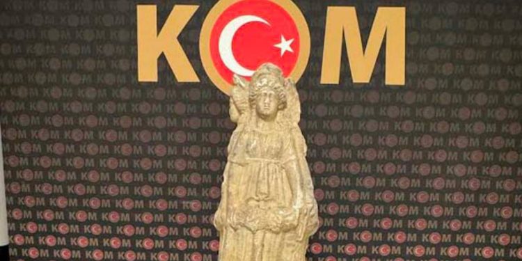 ضبط تمثال روماني في أفيون قره حصار