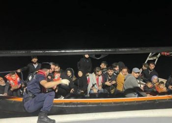 توقيف 46 مهاجرا غير نظامي في إزمير