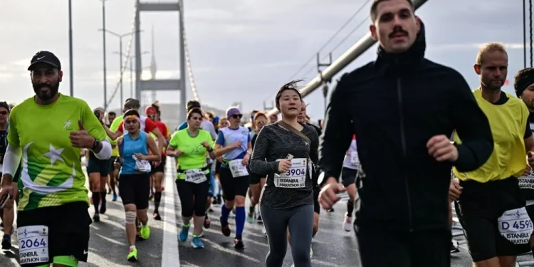 إثيوبي وبحرينية يفوزان بماراثون إسطنبول في دورته الـ46