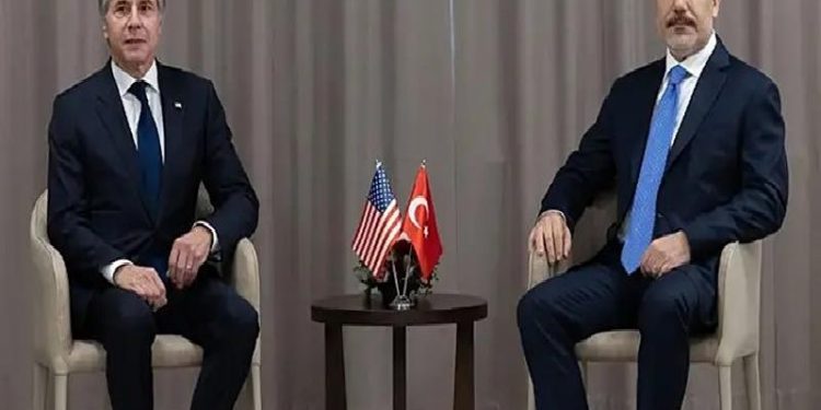 وزير الخارجية التركي يلتقي نظيره الأمريكي