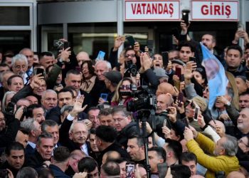 زعيم المعارضة التركية السابق يحول محاكمته لجلسة محاسبة لأردوغان