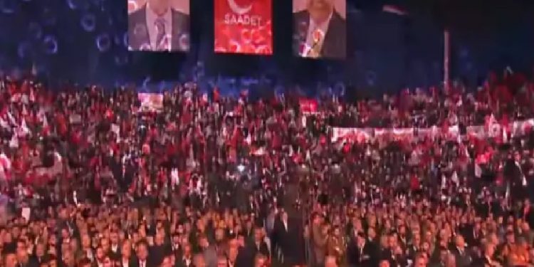 زعيم حزب تركي: من يصافحون نتنياهو يتهمونا بالخيانة!