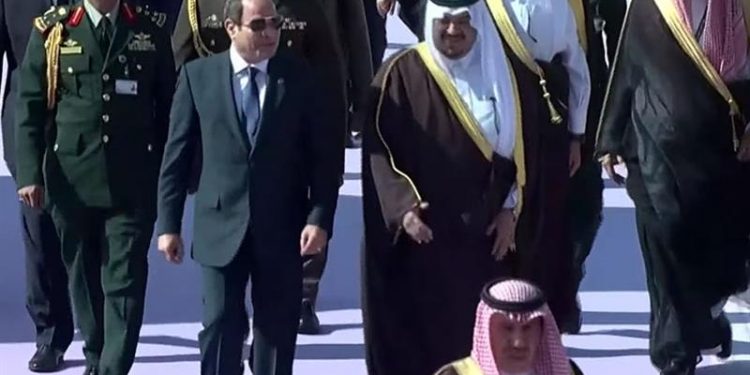 السيسي في السعودية للمشاركة بالقمة العربية الإسلامية