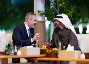 وزير الخارجية التركي يجتمع مع رئيس الإمارات