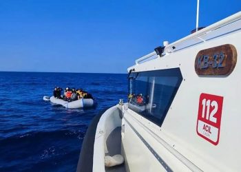 تركيا.. اعتقال 76 مهاجرا على سواحل إزمير