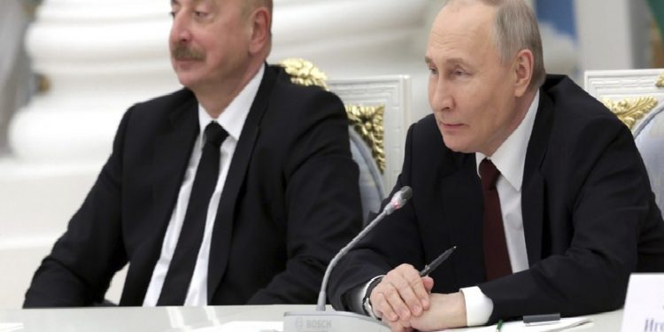 علييف يطالب روسيا بتعويضات عن إسقاطها طائرة الخطوط الأذربيجانية