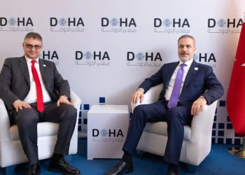 فيدان يلتقي برئيس هيئة المفاوضات السورية في الدوحة