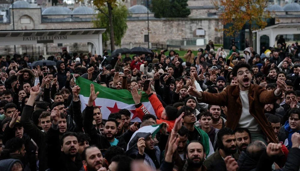 السوريون في تركيا يحتفلون بسقوط نظام الأسد