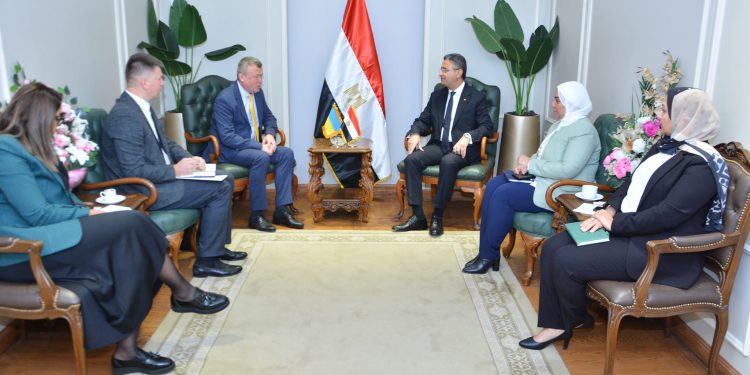 وزير التموين المصري وسفير أوكرانيا يناقشان تطوير صوامع الحبوب