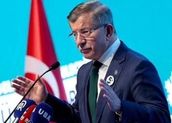 داود أوغلو يوضح موقفه من سياسة أردوغان في سوريا