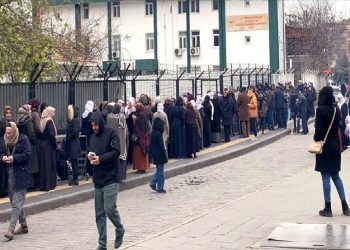 الأرز والبقوليات المخفضة تجذب المواطنين في ديار بكر