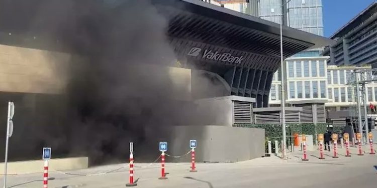 حريق بمبنى حكومي في إسطنبول