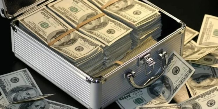 قريبا.. ظهور أول تريليونير في العالم!