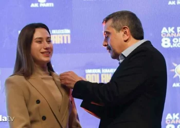 أصغر عمدة بلدية تنضم إلى حزب العدالة والتنمية