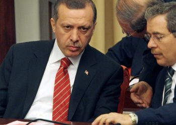 تركيا.. حبس نجل نائب أردوغان السابق بتهمة إهانة الرئيس