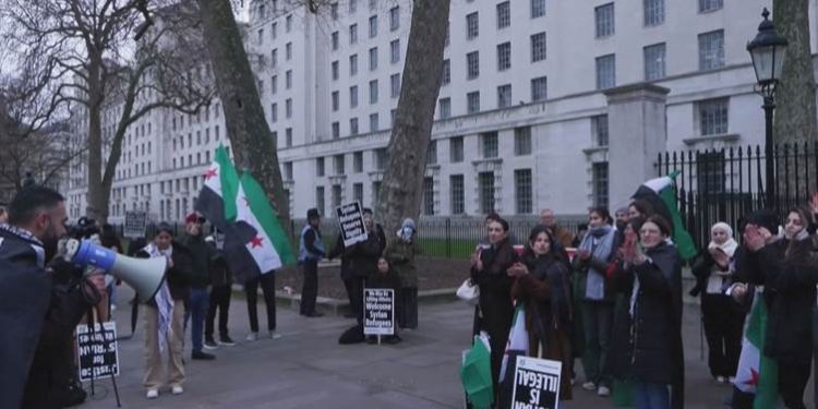 اللاجئون السوريون في بريطانيا يرفضون العودة إلى بلدهم