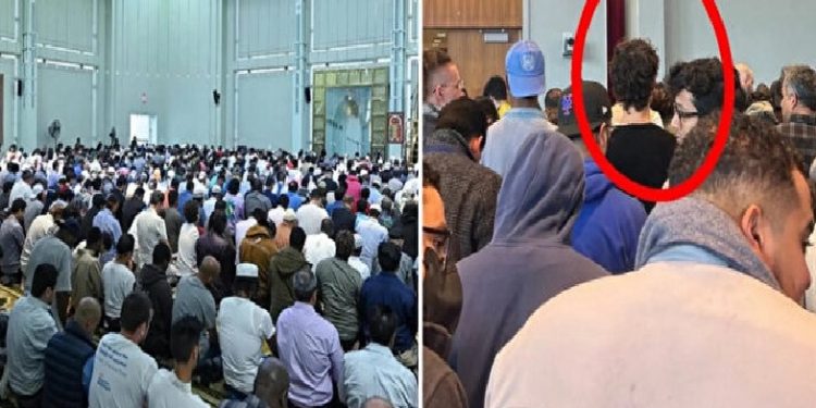 مغني كندي شهير يحضر صلاة الجمعة