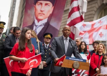 رجل أعمال تركي يقر بتقديم رشوة لعمدة نيويورك