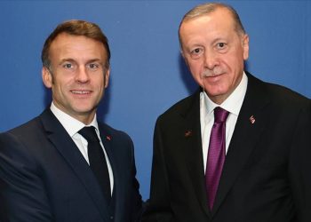 “أردوغان” يجري مكالمة هاتفية مع “ماكرون”