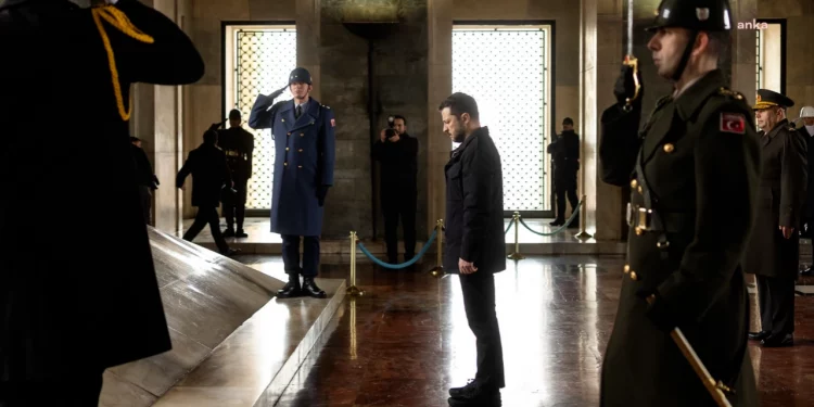 الرئيس الأوكراني زيلينسكي يزور ضريح أتاتورك