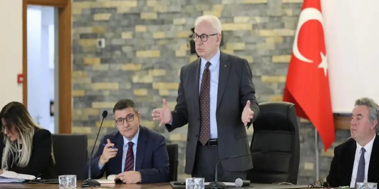 تركيا.. اعتقال عمدة بلدية معارض 20 آخرين