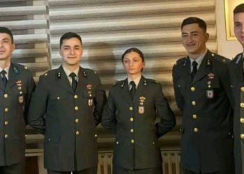 زعيم حزب الجيد يدعم 5 ملازمين مفصولين من الجيش