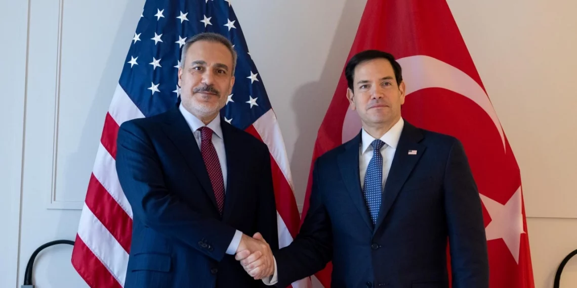 وزير خارجية تركيا يلتقي نظيره الأمريكي