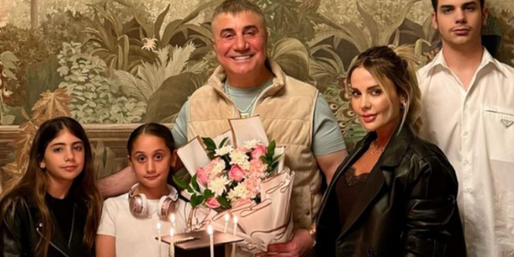 زعيم المافيا التركي سادات بكر يتخرج من الجامعة