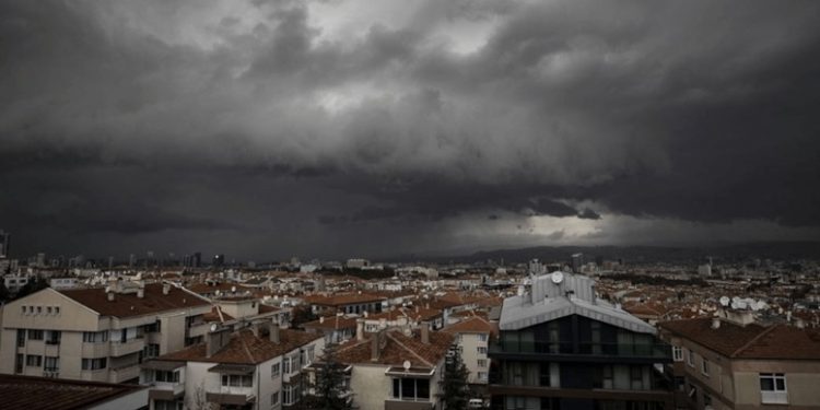تحذير من ”عاصفة“ حرجة في أنقرة