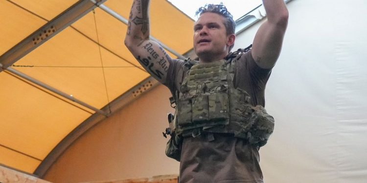 وزير الدفاع الأمريكي يثير الجدل بوشم “كافر”