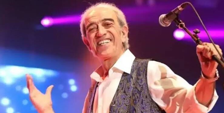 وفاة المغني التركي إديب أكبايرام