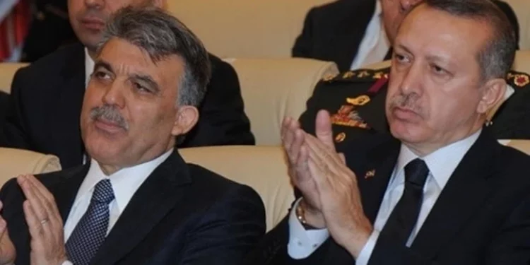 الرئيس التركي السابق يحذّر من ارتكاب أخطاء بحق أكرم إمام أوغلو